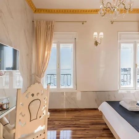 Olivia Luxury Split